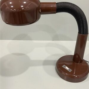 Retro/Vintage Chocolate Bhrown Enameled Metal Gooseneck Desk Lamp, Circa 1970s.